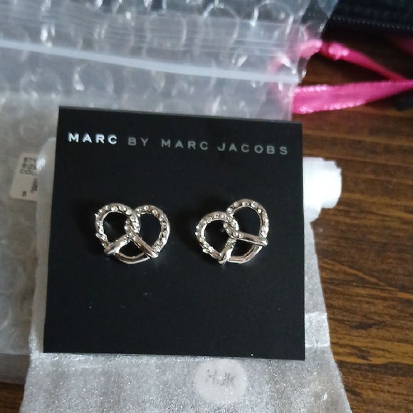 Marc by Marc Jacobs Silver Pretzel Stud Earrings NEW - Picture 1 of 2